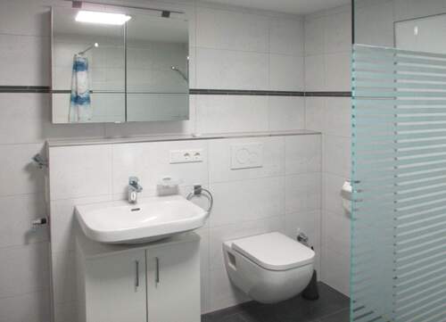 Badezimmer mit Dusche - 