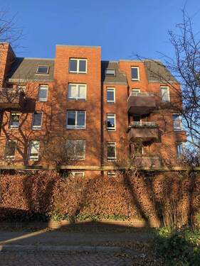Hausansicht - Wohnen mit Terrasse & Grünblick - Erdgeschossperle in Ottensen