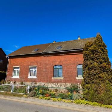 Vorderansicht Haus _ 2 - 5 Zimmer Doppelhaushälfte in Hochkirch