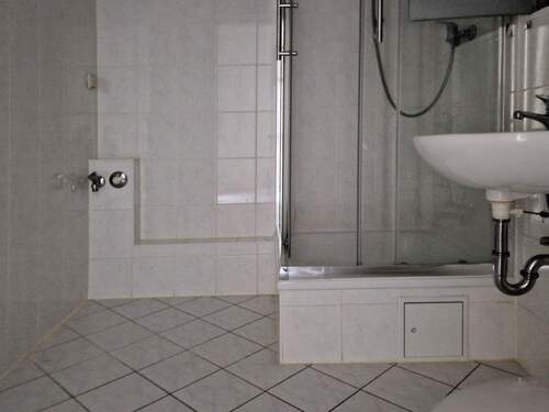 Bad - Etagenwohnung mit 30,10 m² in Halle (Saale) zur Miete