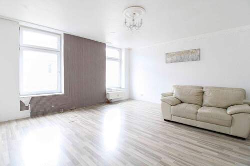 Wohnzimmer 2 - 1 Zimmer Mehrfamilienhaus, Wohnhaus zum Kaufen in Duisburg