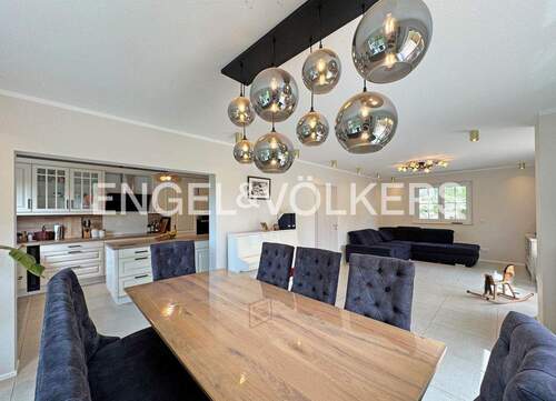 Großzügiger Wohn-/Essbereich - Moderner Neubau nach KfW 40+ Standard in schöner, ruhiger Lage am Waldrand