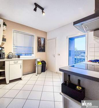 Küche mit EBK - 3 Zimmer Etagenwohnung in Würzburg