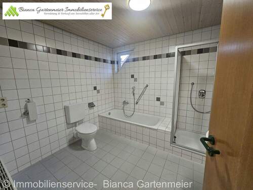 Bild 1 - 3 Zimmer Etagenwohnung zur Miete in Neresheim