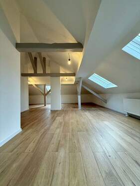 Wohnzimmer 2 - 2 Zimmer Etagenwohnung zur Miete in Ludwigshafen am Rhein