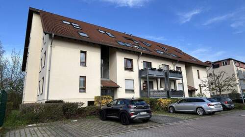 Hausansicht Stellplatz - 3 Zimmer Etagenwohnung zum Kaufen in Leipzig