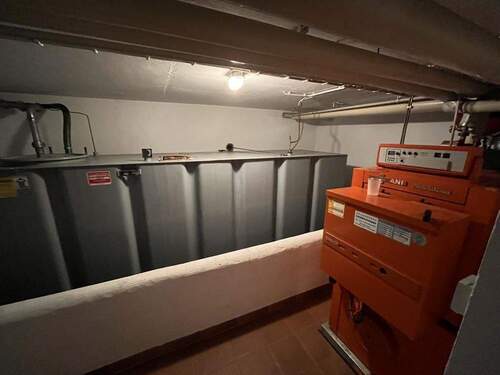 Heizung und Öl-Tank - 