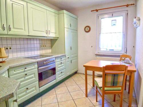 Erdgeschoss-Küche mit EBK - 