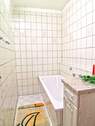 Obergeschoss-Bad mit Wanne - 