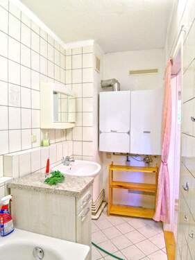 Obergeschoss-Bad mit Wanne - 