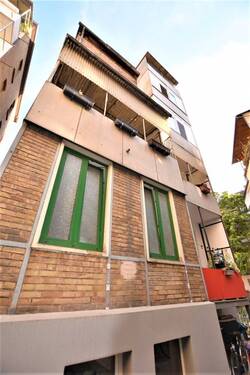 Rückansicht mit Balkonen - 