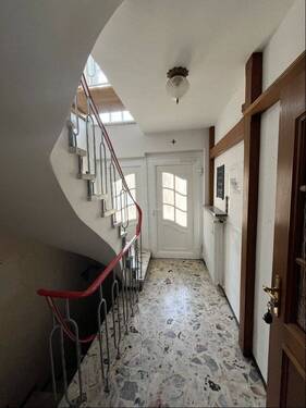 Eingang / Treppenhaus - 