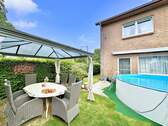 Rückseite des Hauses, Terrasse und Garten - 5 Zimmer Reihenendhaus zum Kaufen in Langenhagen