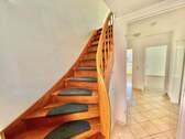Flur und Treppe - 