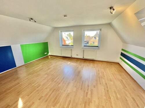 großes Zimmer Dachgeschoss - 
