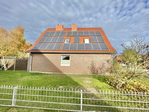 Haus Seite mit PV - 4 Zimmer Einfamilienhaus zum Kaufen in Krummesse