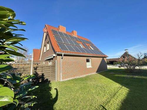 Haus linke Seite mit PV - 