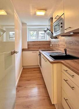 Küche mit Einbauküche im UG - 