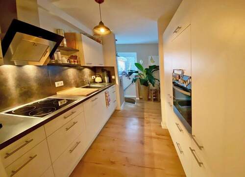 Küche mit Einbauküche - 