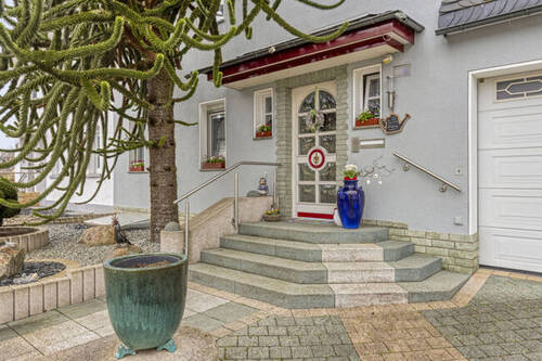 Eingangsbereich - 6 Zimmer Doppelhaushälfte zum Kaufen in Wetzlar