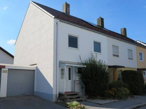 Ansicht Eingang - Nur 5 Gehminuten zum Bahnhof - Schönes Reiheneckhaus in ruhiger Lage