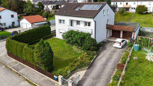 Luftaufnahme - Zweifamilienhaus mit Einliegerwohnung, großem Garten und viel Potenzial