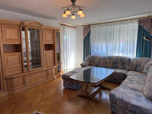 1 OG Wohnzimmer - 9 Zimmer Mehrfamilienhaus, Wohnhaus in Burgkirchen a d Alz