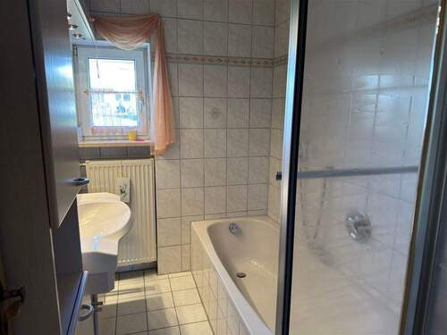 1 OG Badezimmer - 