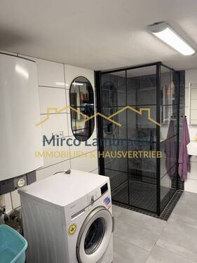 Bad mit großer Dusche - 