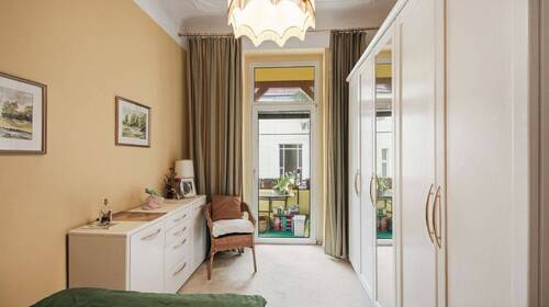 Schlafzimmer mit Balkon - 