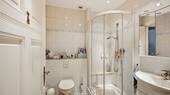 modernes Duschbad - 