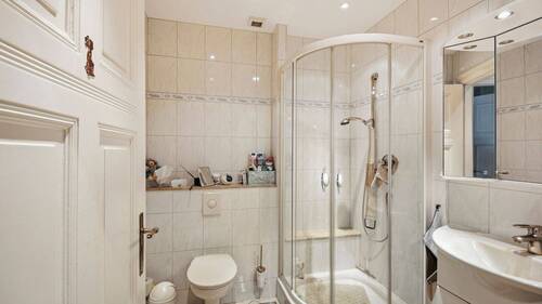 modernes Duschbad - 