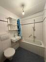 Badezimmer mit Wanne - 