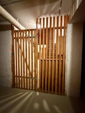 Keller mit Licht und Strom - 