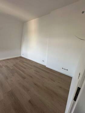 Bild 2 - 5 Zimmer Etagenwohnung zur Miete in Wuppertal
