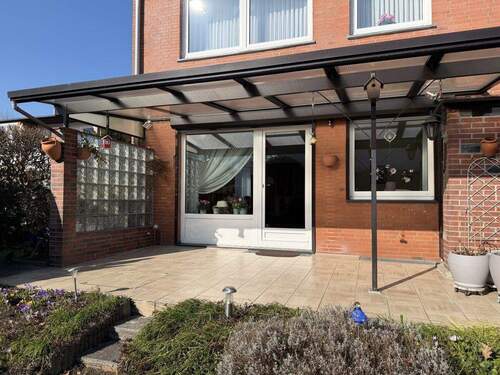 Terrasse mit Überdachung - 3 Zimmer Reihenendhaus in Hamburg