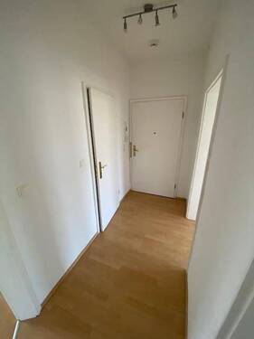 Flur - 3 Zimmer Etagenwohnung zur Miete in Magdeburg