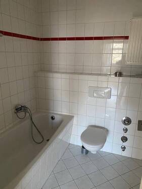 Bad - 3 Zimmer Etagenwohnung in Magdeburg