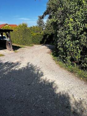 Zufahrt zum Grundstück - 