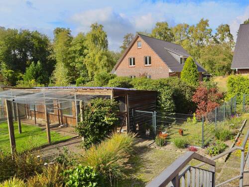 Leben mit Tieren - Mehrfamilienhaus, Wohnhaus mit 250,10 m&sup2; in Escheburg / Voßmoor zum Kaufen