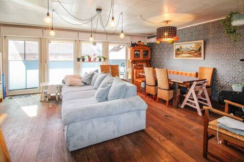 Helles Wohnzimmer - 5 Zimmer Mehrfamilienhaus, Wohnhaus zum Kaufen in Munster