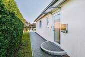 Hauseingang - Bungalow in Barendorf - alles auf einer Ebene, mitten im Grünen.