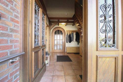 02 Eingang - 8 Zimmer Mehrfamilienhaus, Wohnhaus zum Kaufen in Paderborn