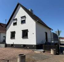 Einseitig angebautes Familienhaus mit Carport in Rehlingen Siersburg zu verkaufen - Rehlingen-Siersburg