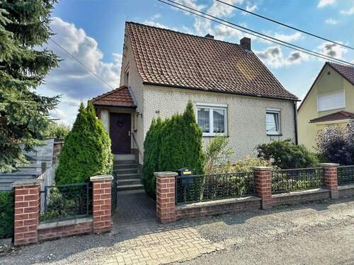 Ansicht - Einfamilienhaus in ruhiger Wohnlage mit viel Potenzial!