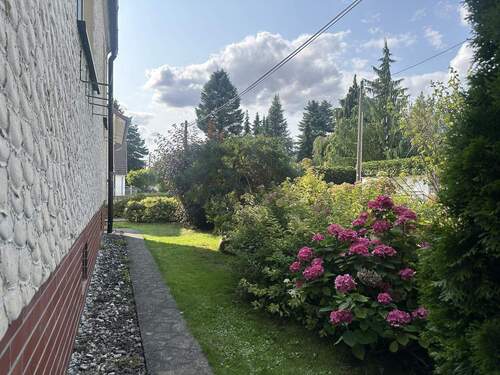 Blick in den Garten - Einfamilienhaus mit 85,00 m² in Halberstadt zum Kaufen