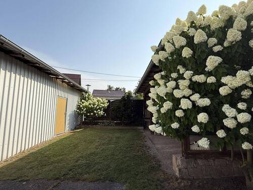 Zugang um großen Schuppen - 