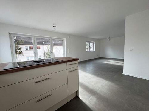 Küche, Wohn- & Essbereich - 4 Zimmer Etagenwohnung in Waiblingen