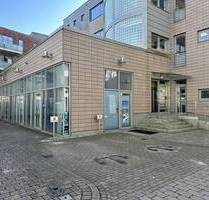 Schöne Ladenfläche mit großer Schaufensterfront, auch als Büro oder Ausstellungsfläche nutzbar, in Zentrumslage - Ahrensburg