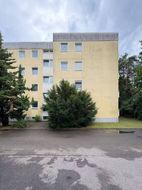 Außenansicht - 2-Zimmer-Wohnung mit Balkon und Einzelgarage